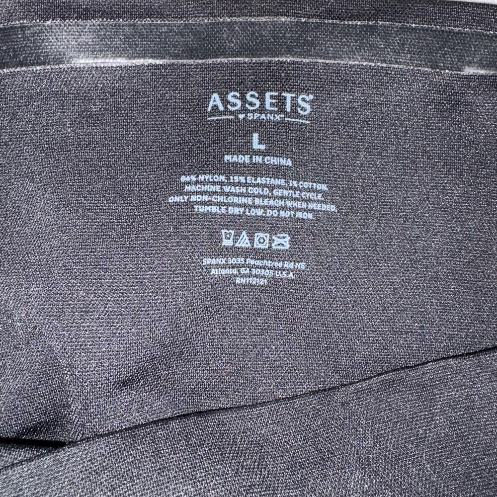 Assets by Spanx Black high waisted short #10126R